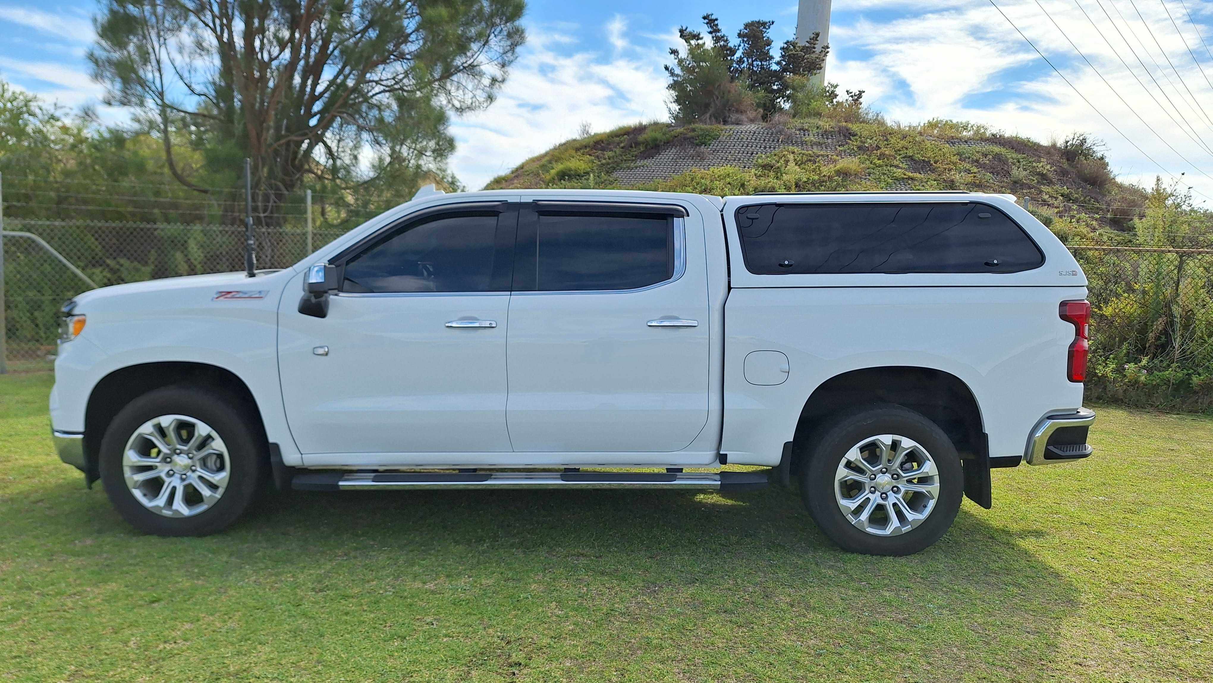 SJS Premium Fibreglass Canopy for American Pickups – Canopies WA