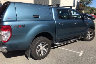 ford-ranger-fiberglass-solid-side-canopy-blue-closed