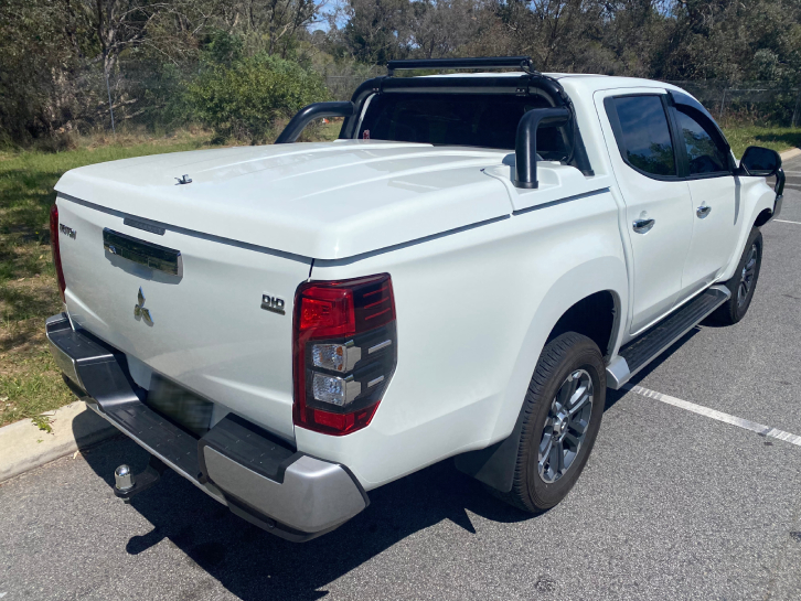 Manual Hard Lid on White Ute